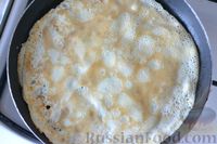 Фото приготовления рецепта: Тонкие блины с припёком из варёных яиц и зелёного лука - шаг №11