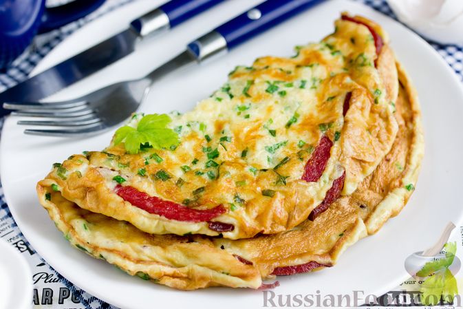 Омлет с колбасой, помидорами и сыром - пошаговый рецепт с фото на ремонты-бмв.рф