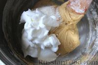 Фото приготовления рецепта: Ореховый кулич на варёной сгущёнке - шаг №6