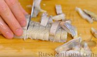 Фото приготовления рецепта: Салат "Новинка" с селёдкой, картофелем и болгарским перцем - шаг №5