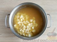 Фото приготовления рецепта: Гороховый суп с копчёным куриным филе - шаг №5
