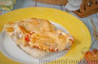 Фото к рецепту: Минтай, запечённый с помидорами и сыром