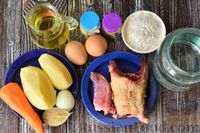 Фото приготовления рецепта: Мясной салат с молодой картошкой, маринованными огурцами и горчичной заправкой - шаг №2
