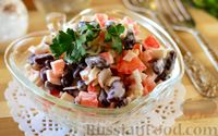 Фото к рецепту: Салат из крабовых палочек, фасоли и помидоров