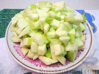 Фото приготовления рецепта: Овсяная каша с яблоками и корицей - шаг №4