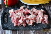 Фото приготовления рецепта: Лапша со свининой и овощами - шаг №2