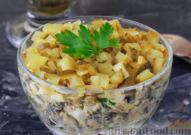 Салат с солеными грибами — рецепт с фото