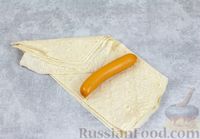 Фото приготовления рецепта: Сосиски в лаваше с сыром (на сковороде) - шаг №2