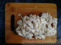 Фото приготовления рецепта: Рулет из теста фило с курицей, вялеными помидорами и сыром - шаг №7
