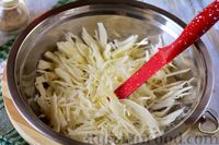 Фото приготовления рецепта: Капустная запеканка с сыром и орехами - шаг №2