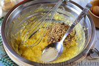 Фото приготовления рецепта: Капустная запеканка с сыром и орехами - шаг №9