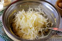 Фото приготовления рецепта: Капустная запеканка с сыром и орехами - шаг №11
