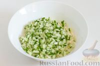 Фото приготовления рецепта: Салат из цветной капусты с огурцом - шаг №3
