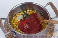 Фото приготовления рецепта: Нут в томатном соусе с маслинами - шаг №3
