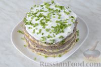 Фото приготовления рецепта: Закусочный торт с печёночным паштетом и творожным сыром - шаг №21