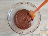 Фото приготовления рецепта: Шоколадные профитроли с кремом "Шарлотт" - шаг №13