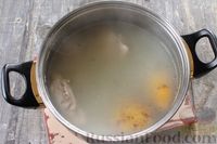Фото приготовления рецепта: Гречневый суп с грибами и картофельными клёцками - шаг №2