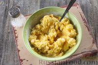 Фото приготовления рецепта: Гречневый суп с грибами и картофельными клёцками - шаг №7