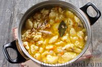 Фото приготовления рецепта: Гречневый суп с грибами и картофельными клёцками - шаг №9