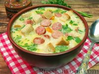 Фото к рецепту: Сырный суп с копчёными колбасками, картофелем и рисом