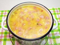 Фото приготовления рецепта: Сырный суп с копчёными колбасками, картофелем и рисом - шаг №15
