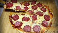 Фото приготовления рецепта: Пицца пепперони в домашних условиях - шаг №9