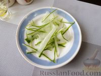 Фото приготовления рецепта: Вьетнамский салат с запечённой курицей и арахисом - шаг №7
