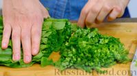 Фото приготовления рецепта: Зелёный борщ со щавелем и крапивой - шаг №4