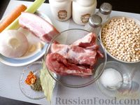 Фото приготовления рецепта: Гороховый суп с рёбрышками, копчёной грудинкой и сельдереем - шаг №1