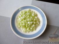 Фото приготовления рецепта: Гороховый суп с рёбрышками, копчёной грудинкой и сельдереем - шаг №6