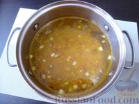 Фото приготовления рецепта: Гороховый суп с рёбрышками, копчёной грудинкой и сельдереем - шаг №9