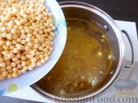 Фото приготовления рецепта: Гороховый суп с рёбрышками, копчёной грудинкой и сельдереем - шаг №10