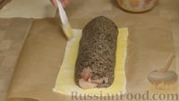 Фото приготовления рецепта: Куриная грудка "Веллингтон", или Большая котлета по-киевски в слоёном тесте - шаг №11
