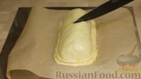 Фото приготовления рецепта: Куриная грудка "Веллингтон", или Большая котлета по-киевски в слоёном тесте - шаг №13