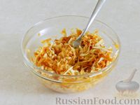 Фото приготовления рецепта: Рулет из лаваша с капустой  и сыром (в духовке) - шаг №9