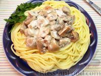 Фото к рецепту: Спагетти с грибами в сливочном соусе