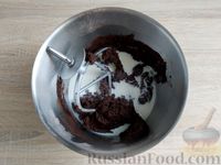 Фото приготовления рецепта: Шоколадные коржи для торта - шаг №7
