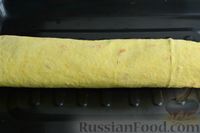Фото приготовления рецепта: Рулет из лаваша с мясным фаршем и сыром - шаг №7