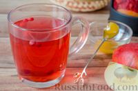 Фото к рецепту: Яблочный чай с клюквой, брусникой и кардамоном