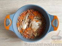Фото приготовления рецепта: Курица с гречкой и помидорами - шаг №13