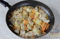 Фото приготовления рецепта: Рыба с овощами в томатном соусе, на сковороде - шаг №9
