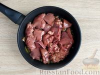 Фото приготовления рецепта: Суп с консервированной фасолью и щавелем - шаг №3