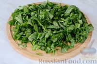 Фото приготовления рецепта: Салат со шпинатом, огурцом и яйцами - шаг №5
