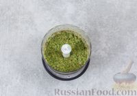 Фото приготовления рецепта: Молодой картофель в ароматном зелёном соусе - шаг №5