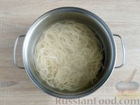 Фото приготовления рецепта: Спагетти с фаршем, тушенным в кетчупе - шаг №10