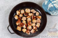 Фото приготовления рецепта: Картошка, тушенная с мясом и морковью - шаг №3