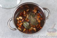 Фото приготовления рецепта: Картошка, тушенная с мясом и морковью - шаг №8