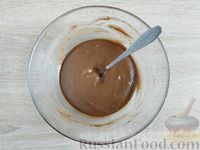 Фото приготовления рецепта: Влажные шоколадные кексы в микроволновке - шаг №6