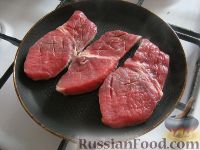 Фото приготовления рецепта: Говяжий стейк, зажаренный на сковороде - шаг №6
