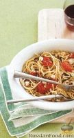Фото к рецепту: Спагетти с жареными помидорами и сыром